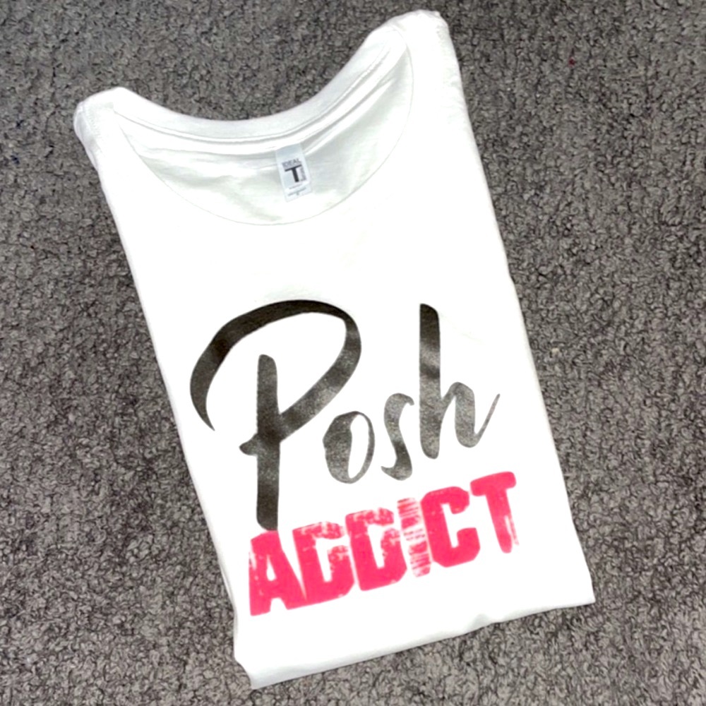 POSH ADDICT TSHIRT UNISEX